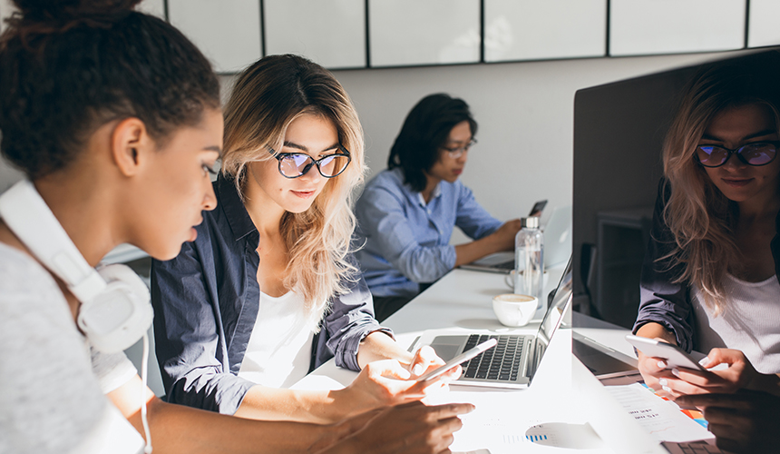 Designing Seamless UI/UX Experiences That Engage and Convert